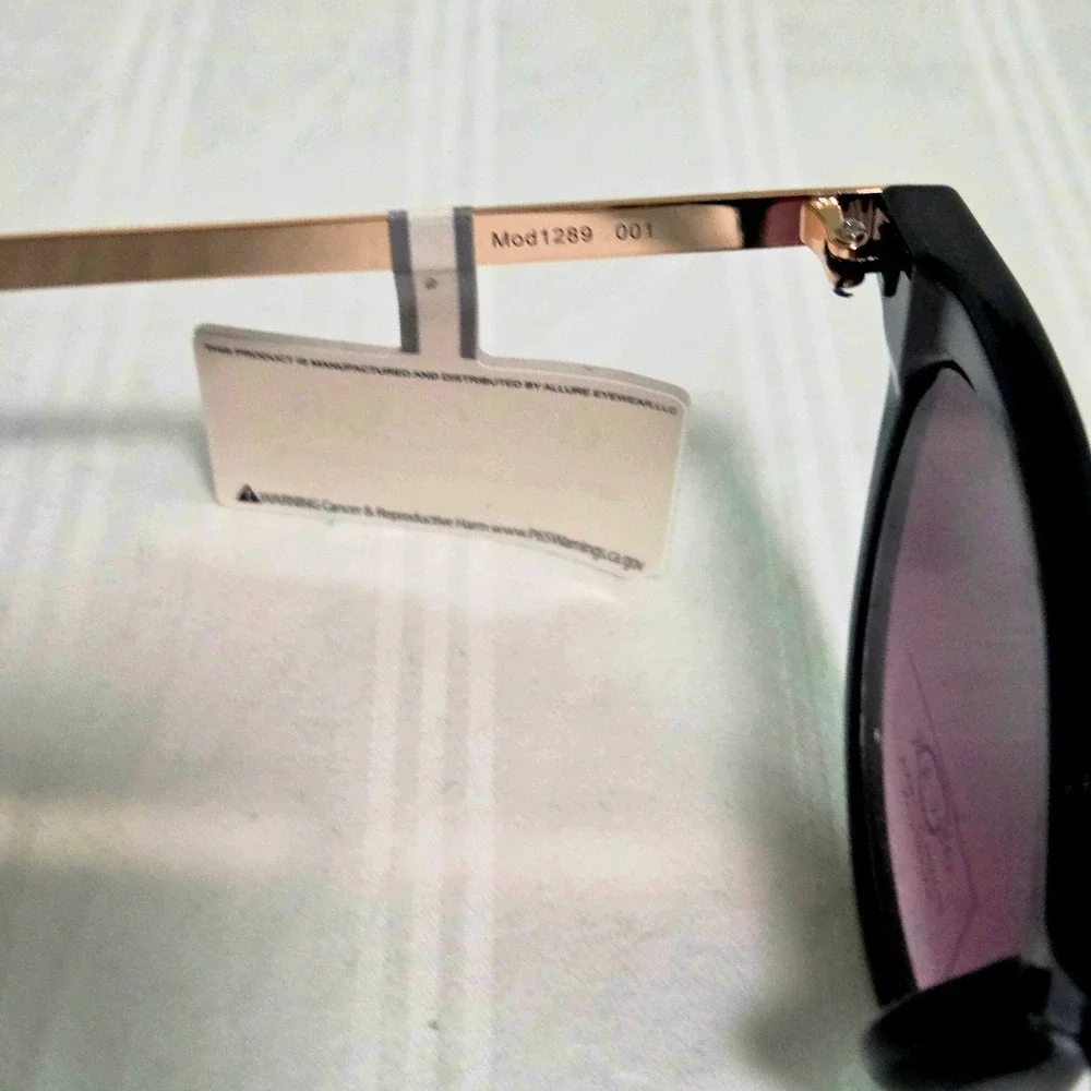 Oscar by Oscar de la Renta Womens Black Round Cat Eye Sunglasses Gold Temples